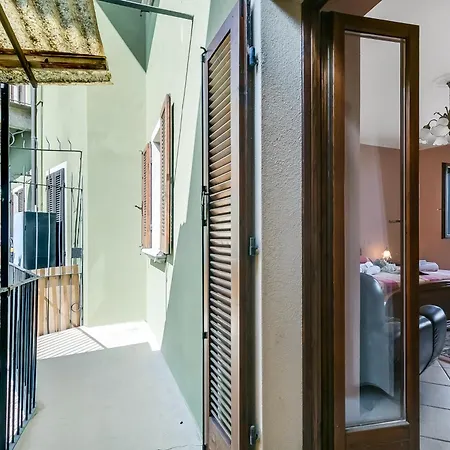 Apartament Old Pella: 100m To Orta, Terrace And Views - Happy