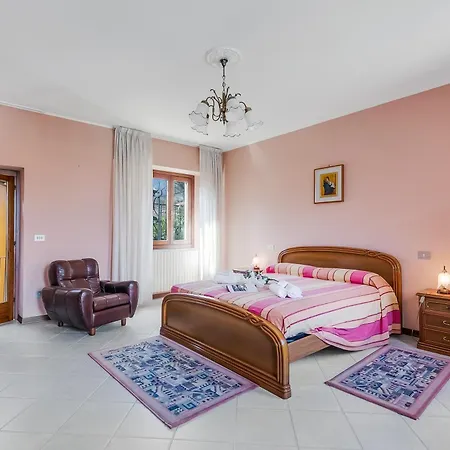 Old Pella: 100m To Orta, Terrace And Views - Happy Apartament *