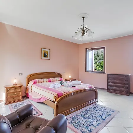 Old Pella: 100m To Orta, Terrace And Views - Happy Apartament