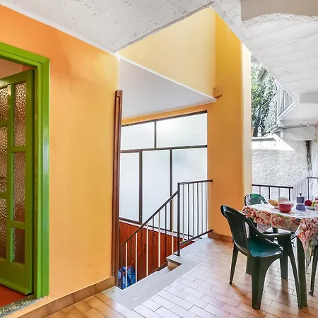 Apartament Old Pella: 100m To Orta, Terrace And Views - Happy
